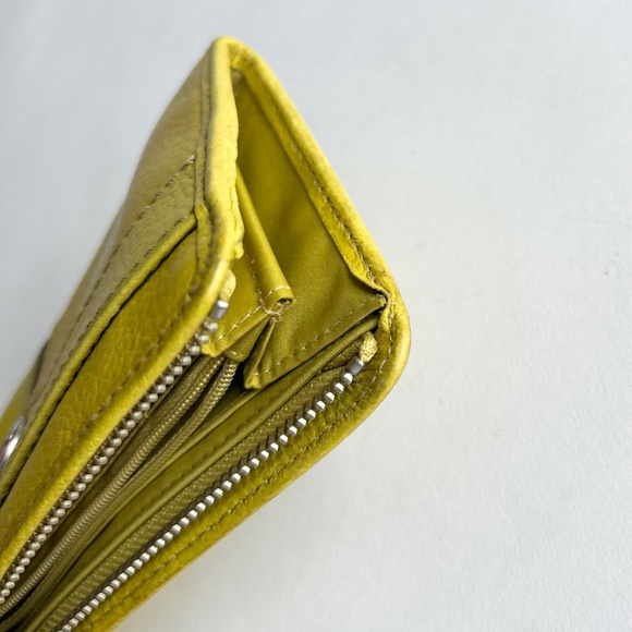 Fossil Yellow Genuine Leather Zip Closure Wallet - Picture 10 of 15